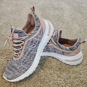 EUC AVRELife Quick Surge Sneakers